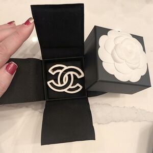 ❄️ AUTHENTIC Chanel CC gold & white cut Out brooch. Like New!